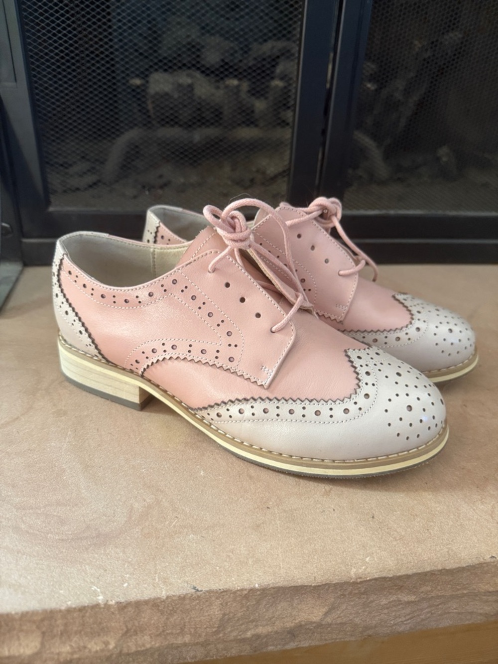 Women's Two-Tone Pink Wingtip Brogue Leather (?) Lace Up Oxfords Unworn Size 7